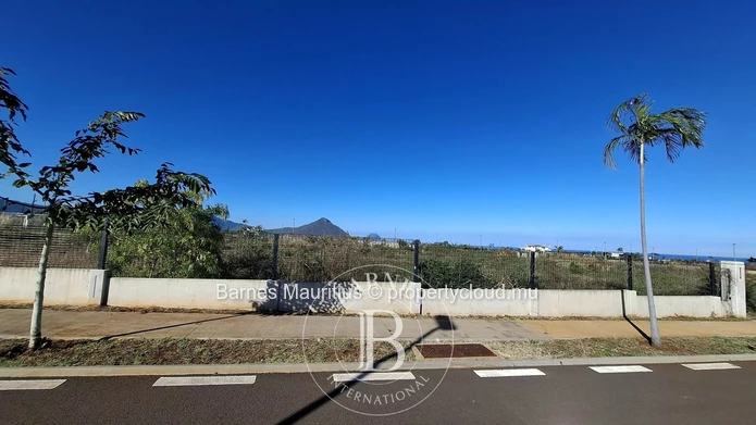 Cascavelle - Residential land with views of Le Morne