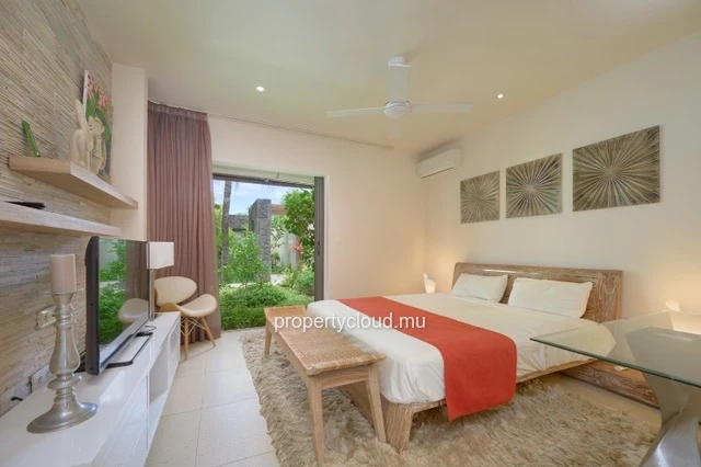 For sale: villa in a prestigious residence accessible to foreigners. Two minutes from the center of Grand Baie.