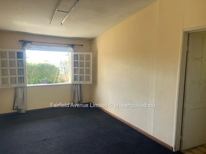 Spacious 4-bedroom furnished family house in the heart of Floreal