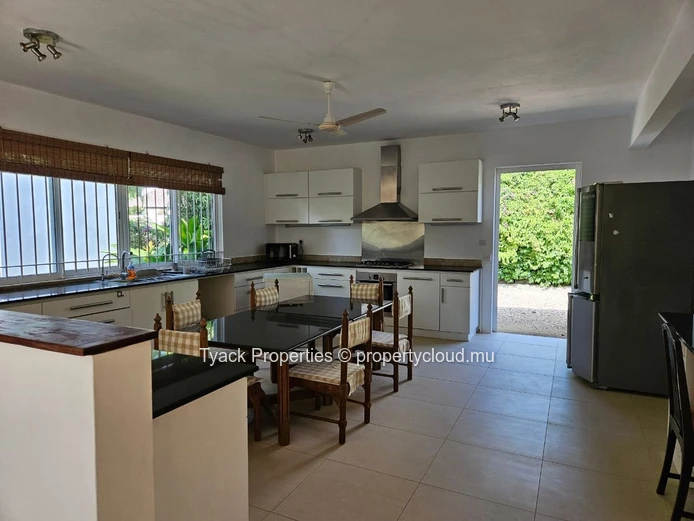 Villa Exclusivité à Petit Raffray – 4 Chambres et Cadre Privé à Forêt Daruty