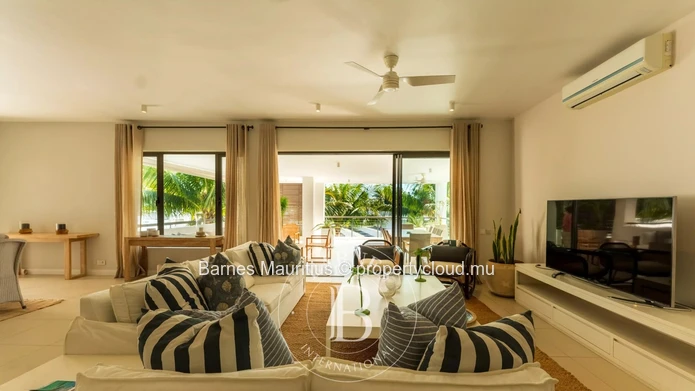GRAND BAIE - Ultra-Luxury Penthouse - 3 Bedrooms