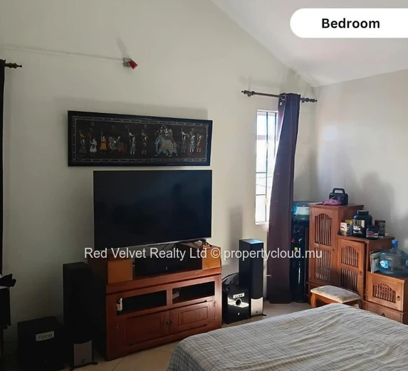 Spacieuse maison à vendre à Trianon | Opportunité de conversion résidentielle ou commerciale