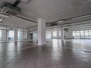 Ideal Office Space in the Heart of a Vibrant District 