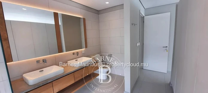 CAP MALHEUREUX - Beach front penthouse - 2 bedrooms