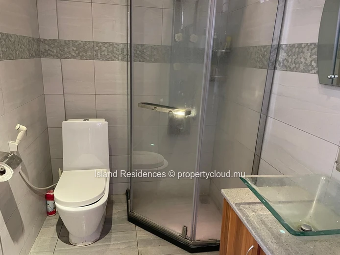 Furnished apartment with 3 bedrooms, a large covered terrace and parking space