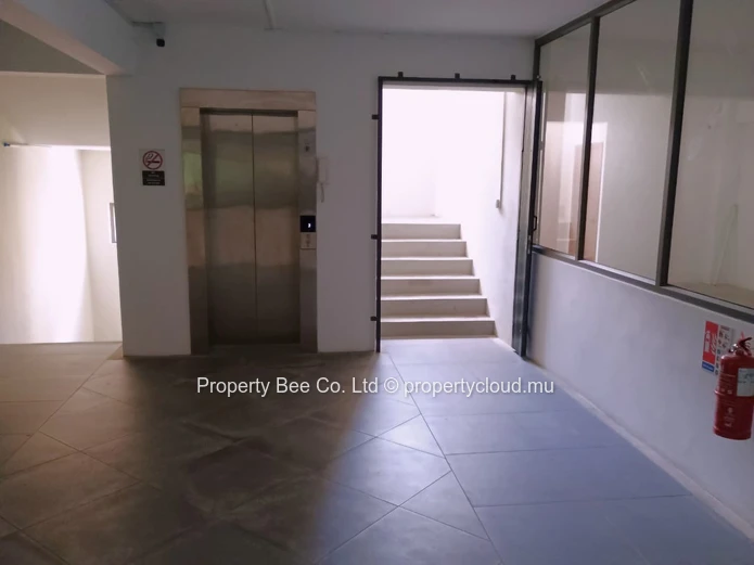 2024 Unfurnished office: Main Road Beau Bassin / Medical-Health