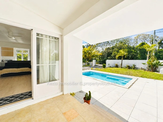 Une Grande Maison Familiale Avec Piscine À Calodyne