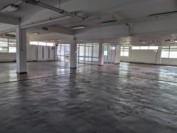 Commercial space of 885sqm