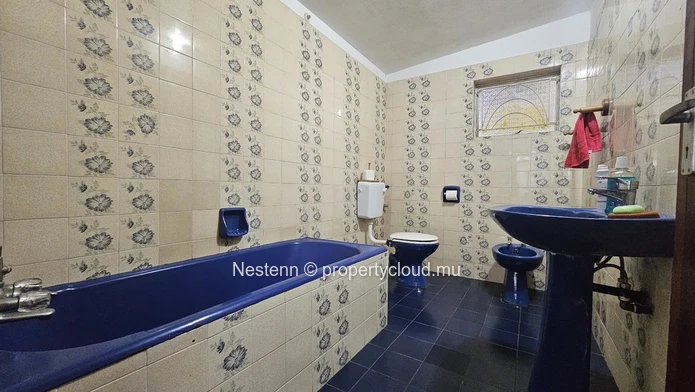 Commercial property with residential potential 
