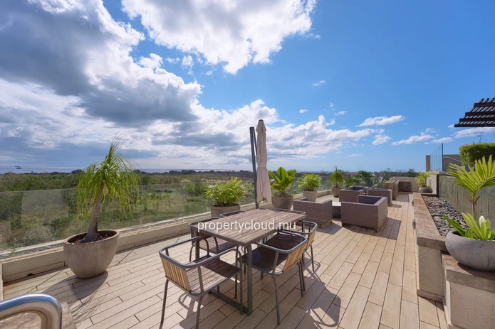 A vendre appartement de 3 chambres en suite accessible aux étrangers à Balaclava.