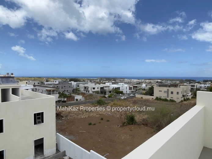 Luxurious Duplex for Rent in Ruisseau Palmyre, Flic en Flac – Rooftop Sea View & Le Morne Panorama 