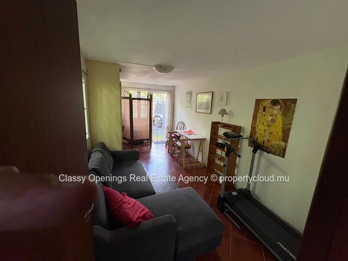Charming 4-Bed Villa in Curepipe with Veranda & Garden