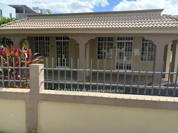  12 Perches Land with Villa for Sale – Pereybere 