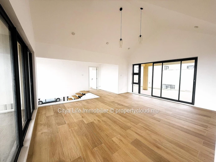Modern 4-Bedroom Home for Sale – American Floor Plan | 400m² Built | 649m² Land