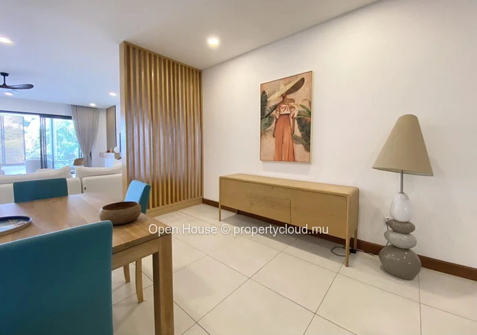 For rent - Apt - Pointe aux Canonniers: partial sea view - 3 en-suite bedrooms - covered terrace - communal pool - gy...