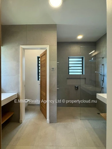 Luxury Spacious 4-Bedroom, 4-Bathroom Apartment with Panoramic Views – 262 sqm – Belle Vue Living