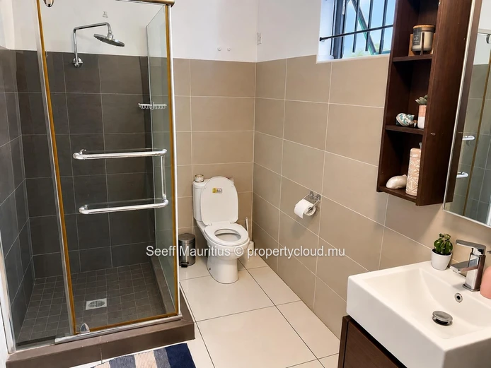 Spacieuse Maison Familiale de 4 Chambres avec Piscine Privée