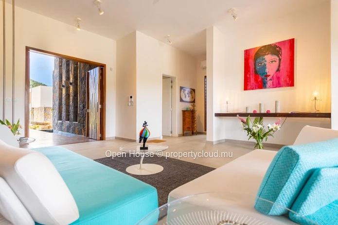 VILLA IRS à vendre à Rivière Noire, 525m² habitables, 1.180m² terrain, 6 chambres, piscine privée €.