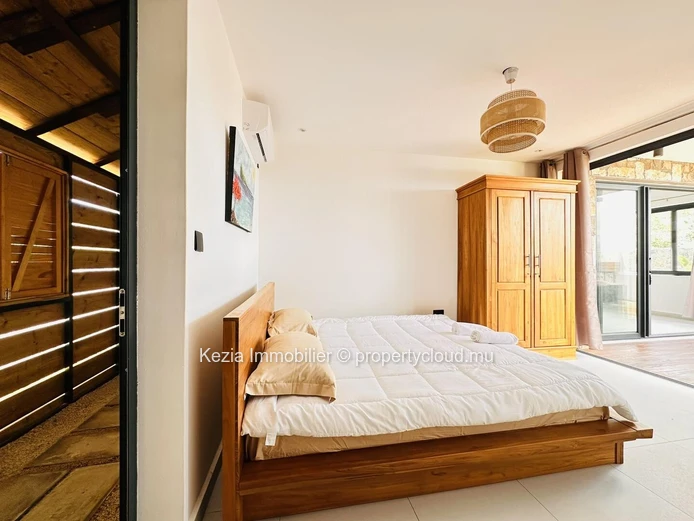 Contemporary Villa With Balinese Charm