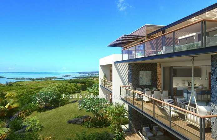 Stylish Apartment with Sea and Lagoon Views