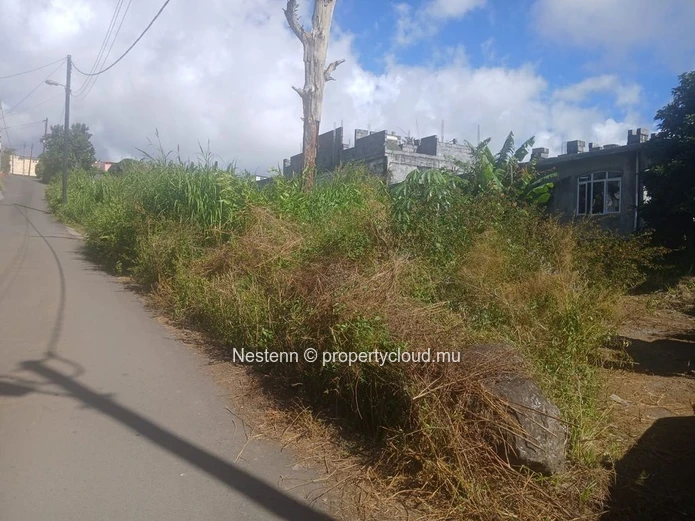 Residential land of 886m2