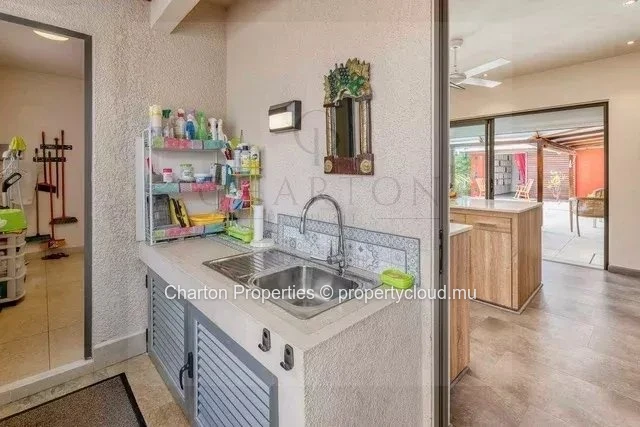 Villa contemporaine de 3 chambres en suite avec bureau et studio indépendant au cœur de Grand Baie