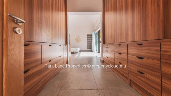 Exquisite furnished modern RES villa in the heart of Tamarin