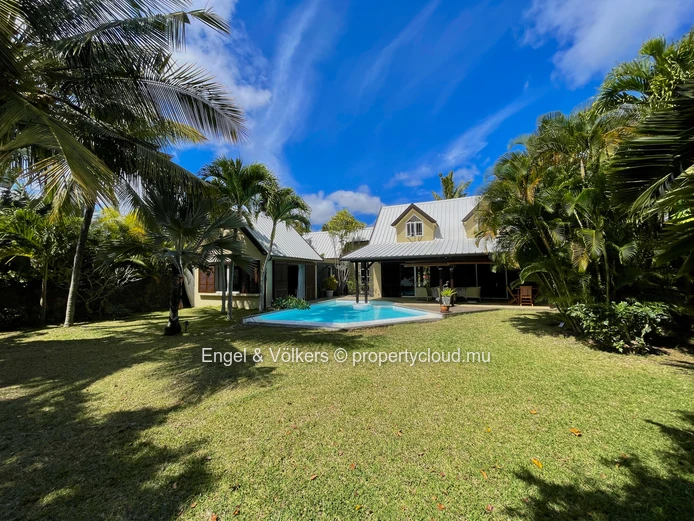 Seafront Villa with Private Pool for rent at Poste de Flacq
