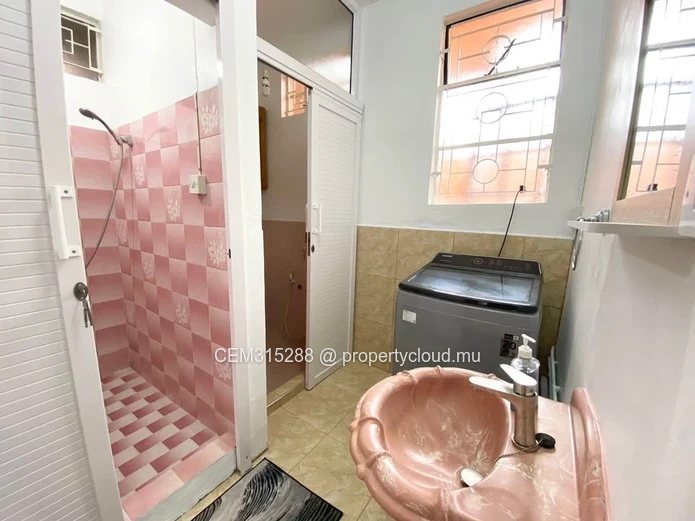 3 Bedrooms Ground Floor Apartment for Rent – Morcellement Sodnac, Quatre-Bornes 200 m²