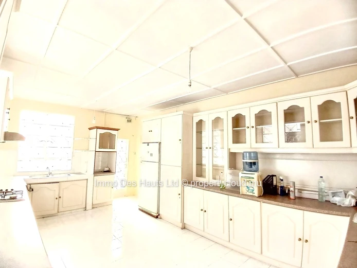 8 Bedroom House unfurnished for sale Curepipe 