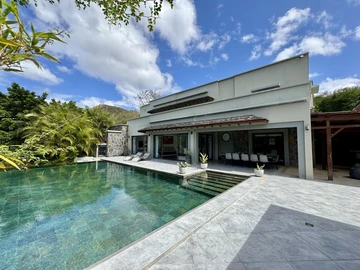 8 Bedroom Villa