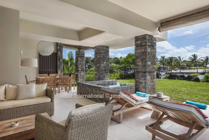 Velvet 1202 : Apartment with sea view & private pool at Beau Champ