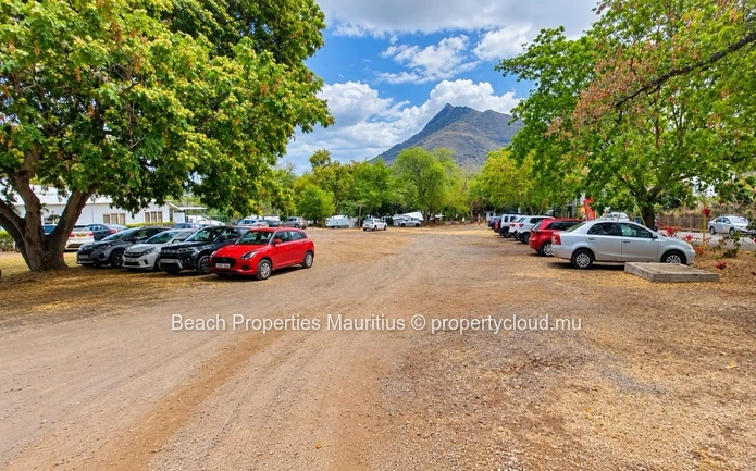 Commercial Space for Rent – 75 m² – Black River, Coastal Road