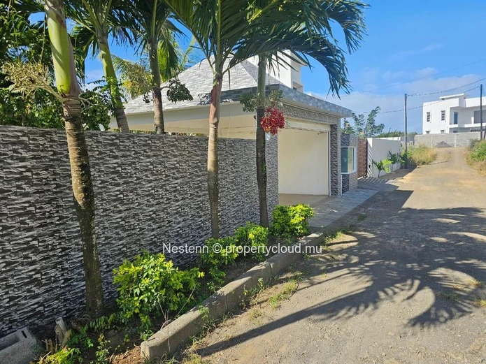 Superbe villa en duplex avec piscine et grand jardin arboré