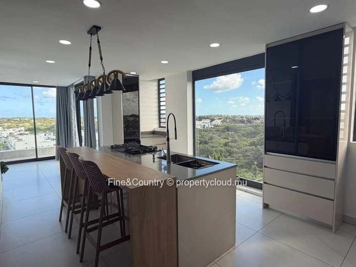 For Sale – Penthouse with Private Pool & Rooftop