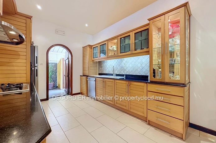 La Maison Coloniale – Propriété commerciale emblématique à la Pointe aux Canonniers (Mandat exclusif)