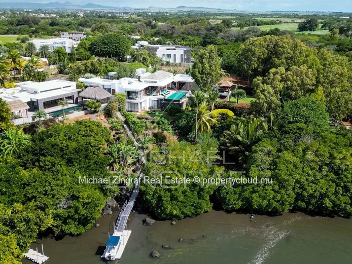 Exceptional Villa in Azuri – Luxury Living Between Golf, Marina and the Lagoon
