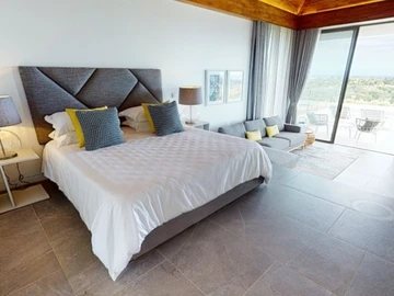 5 Bedroom Villa