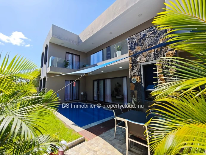 Villa À Vendre – Semi-Meublée – 4 Chambres Avec Piscine – Grand Baie