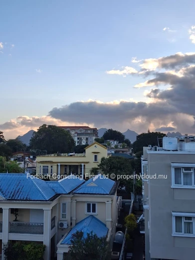 Modern 2 bedrooms apartment available 