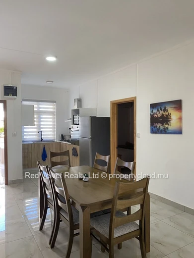 Appartement de 2 chambres au rez-de-chaussée à louer – Flic en Flac | Jardin | Rs 43,000