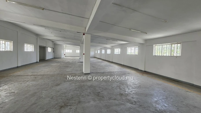 279m² warehouse space