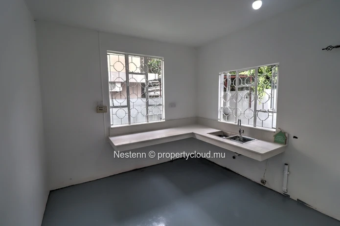 Maison non meublée de 5 chambres et de 203 m² sur un terrain de 210 m². 
