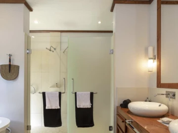 5 Bedroom Villa