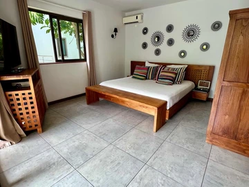 5 Bedroom Villa