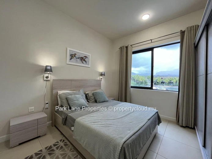 Stunning 2 Bedroom Marina Apartment with Picturesque Mountain View