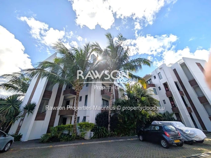 Magnifique Penthouse 3 Chambres En-Suit | Piscine De Style Lagon | Mont Choisy | € 720,000