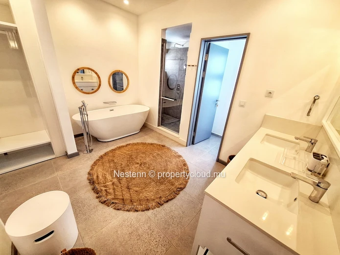 Fabuleux appartement de 4 chambres en résidence sécurisée