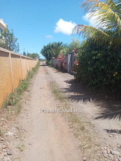 Large residential plot for sale – Calodyne – 2,600 m² (685 toises)