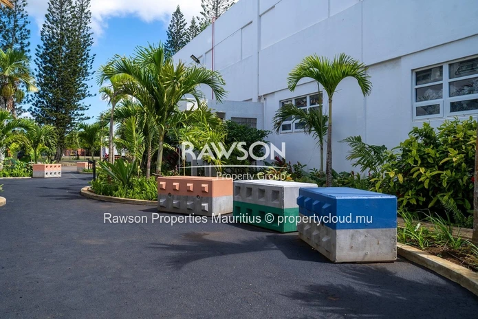 64.5 M² Office | Reception | Parking | Meeting Room | Security | Solitude